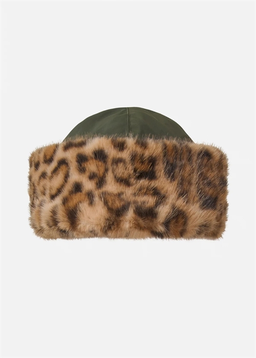 Louise hat Rosin Green Leopard Baum Und Pferdgarten