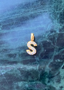 Alphabet pendant S Guld Pico 