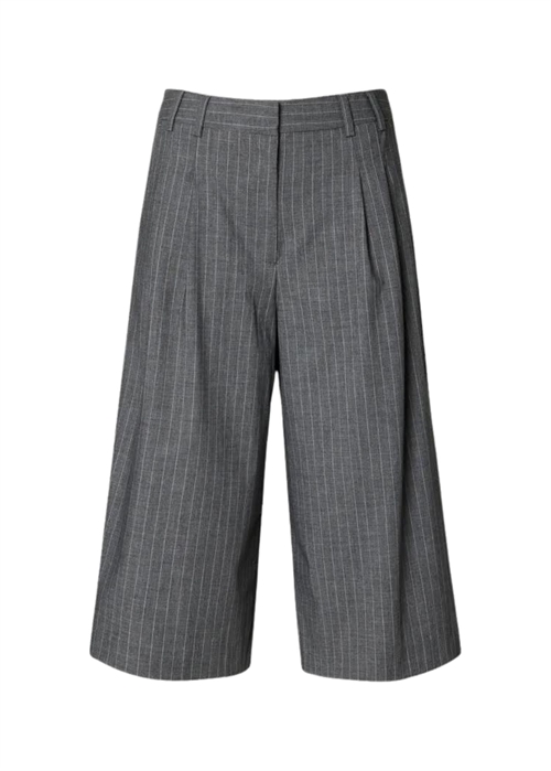 Tonia hw long shorts Cool Grey Stripes/Pinstripe Selected Femme 