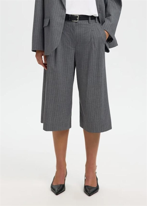 Tonia hw long shorts Cool Grey Stripes/Pinstripe Selected Femme 
