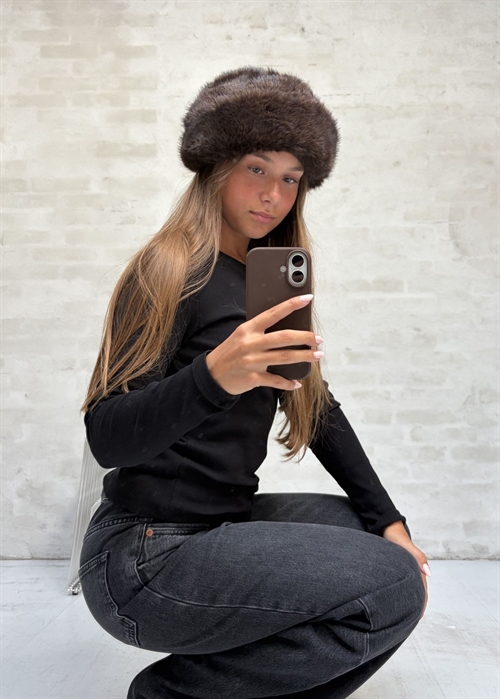 Tyra hat Dark Brown Boii Studios 