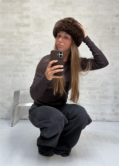 Tyra hat Dark Leo Boii Studios 