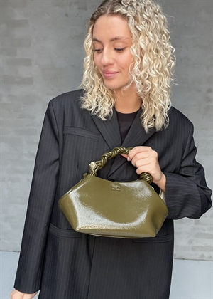 Ganni Bou small patent taske Military Olive A6337 Ganni
