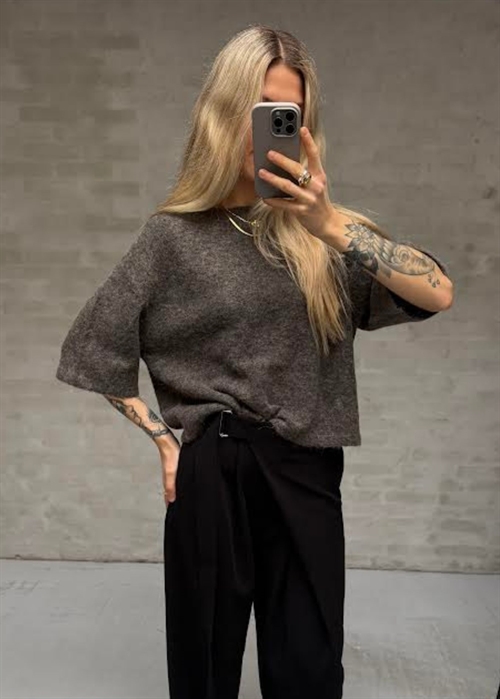 Abbie strik Mole Melange Boii Studios 