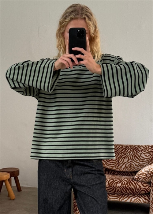 Alberte stripe bluse Salvie/Black Boii Studios 