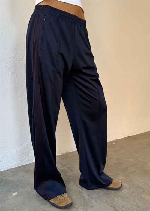 Mia track buks Navy/Bordeaux Boii Studios 