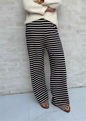 Zoe stripe buks Navy/Offwhite Boii Studios 