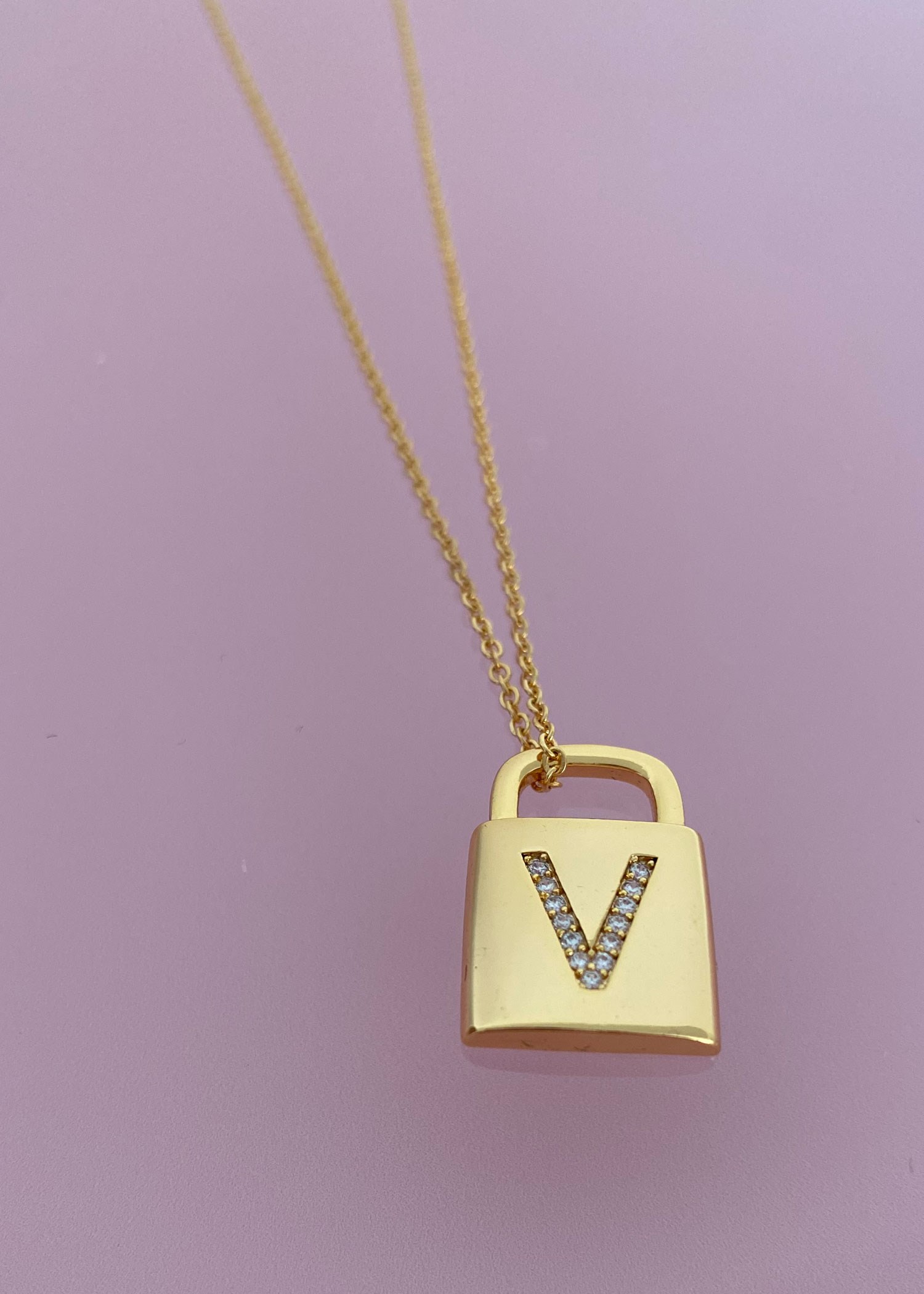 Lock Letters Necklace V / Emm Copenhagen / Anthon.dk