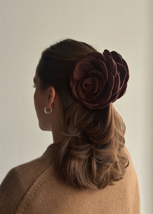 Giant satin rose claw Chocolate Pico 