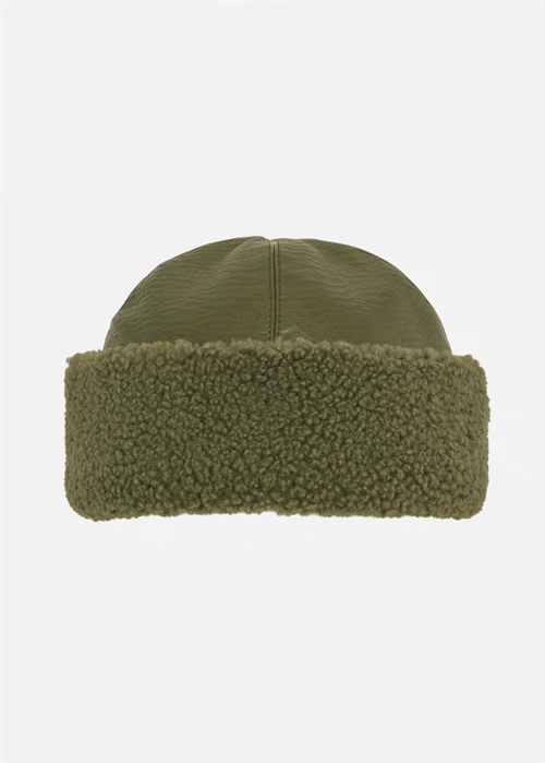 Louise hat Ivy Green Baum Und Pferdgarten 