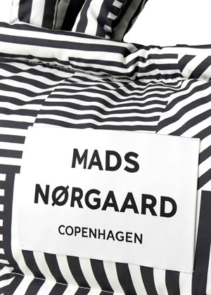 Pillow duvet dream aop bag Stripe Play aop/Black Mads Nørgaard