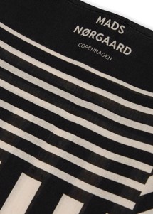 Self scarf Stripe play/aop/black Mads Nørgaard 