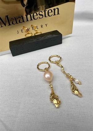 Lyric earrings Gold Maanesten 