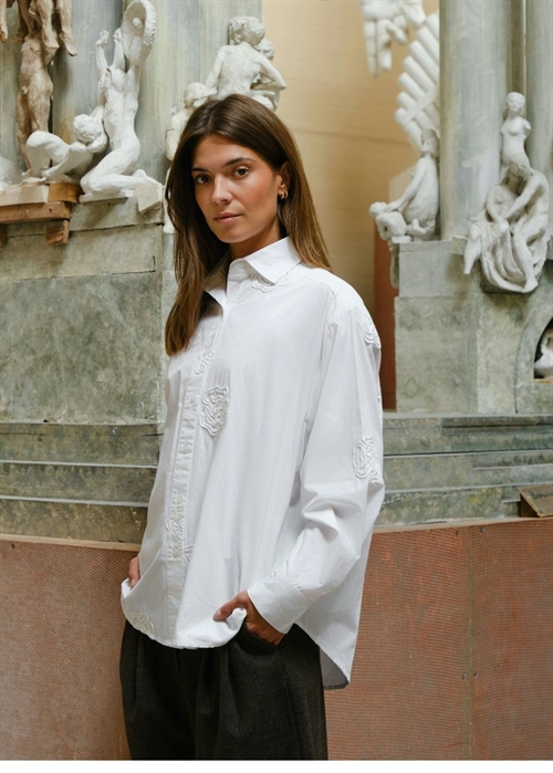 Dalma dori Emb skjorte Hvid Neo Noir 