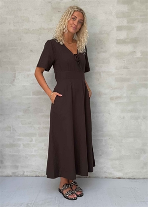 Ilsie linen kjole Dark Brown Neo Noir 