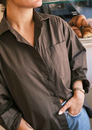 Dalma c poplin skjorte Warm Grey Neo Noir 