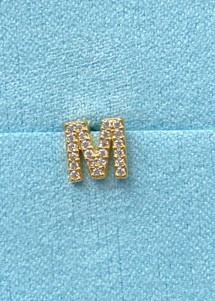 Alphabet crystal stud M Forgyldt Pico 