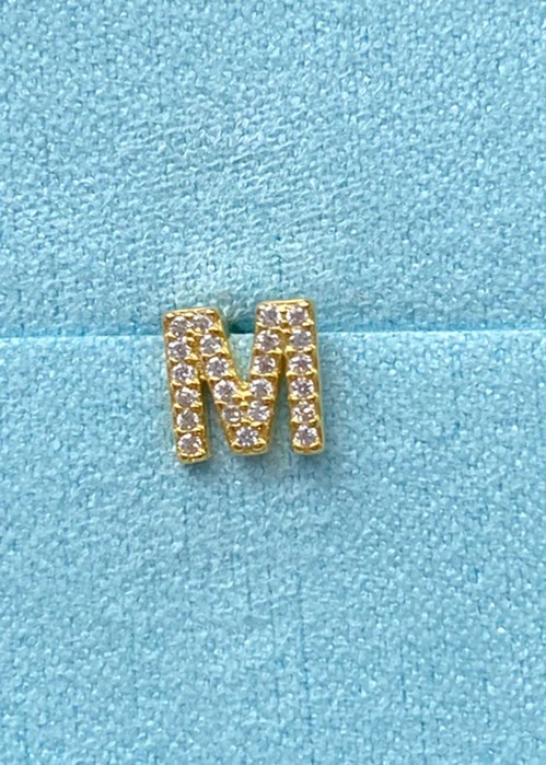 Alphabet crystal stud M Forgyldt Pico 