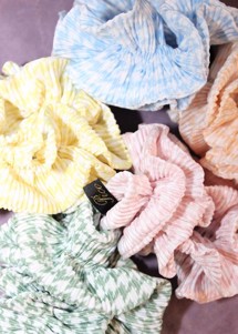 Flæse chevron scrunchie Lyseblå Pico 