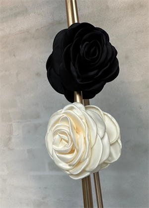 Giant satin rose claw Black Pico 