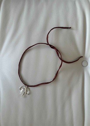 Ribbon String necklace Aubergine Pico 