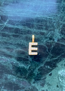 Alphabet pendant E Forgyldt  Pico 