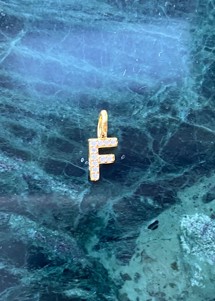 Alphabet pendant F Forgyldt  Pico 