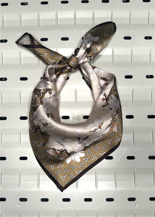 Lilian scarf Golden Plisse Copenhagen 