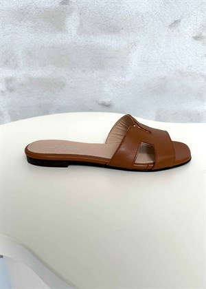 Clara sandal Cognac Shoe Biz 
