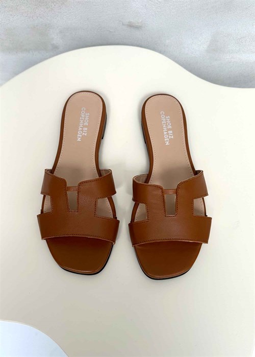 Clara sandal Cognac Shoe Biz 