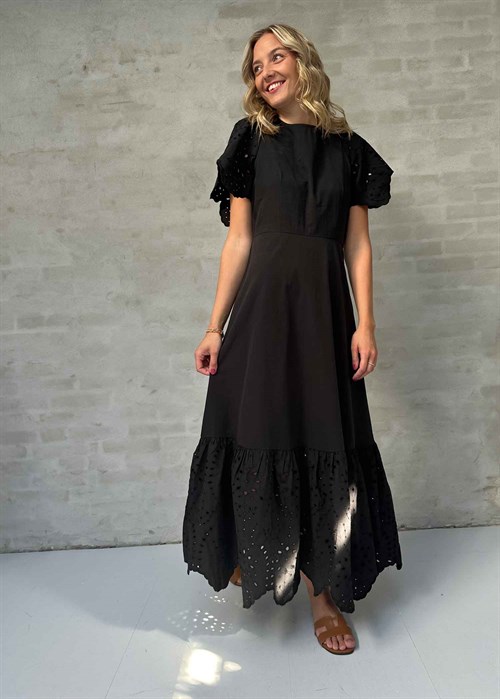 Kelli ankle broderi kjole Sort Selected Femme